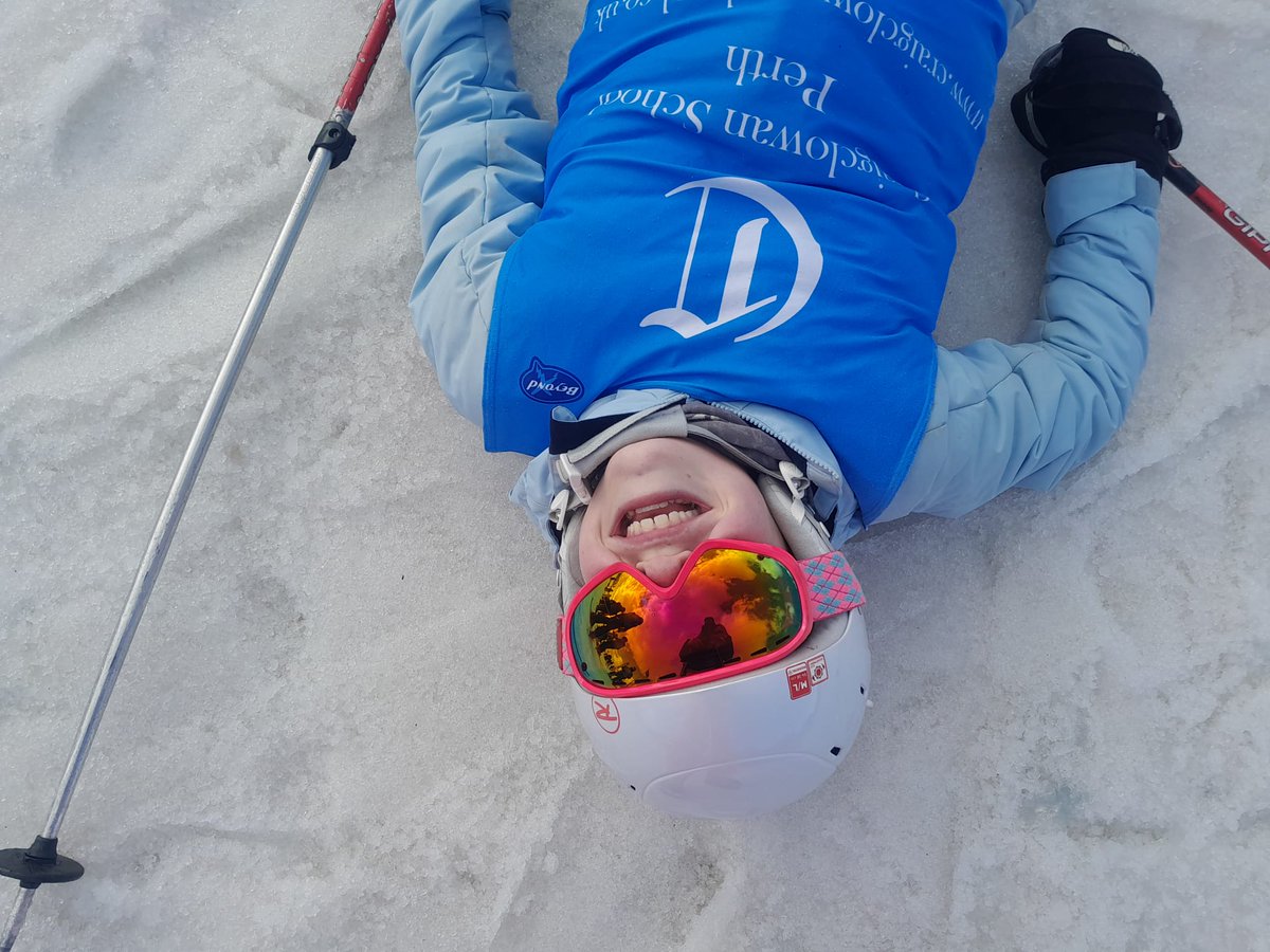 Craigclowan's tweet photo. Snow and sunshine, fun, friendship and fresh air - lasting memories are being made in Italy on the #CraigclowanSkiTrip. ⛷🎿
#CraigclowanSkiing #skiholiday #CraigclowanAdventure https://t.co/pFWBmD4cFD