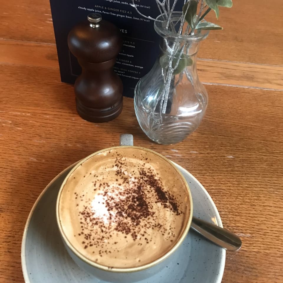 TheBolloHouse's tweet image. Looking for somewhere warm and relaxed with great internet, food and drinks? Then pop down to the bollo. Great bar snack, lunch menu and mains on offer.
#hotdesking #chiswickpark #chiswickw4 #chiswicknews #chiswickbuzz #westlondon #foodie #drinkies #fastinternet #relaxed #bollo