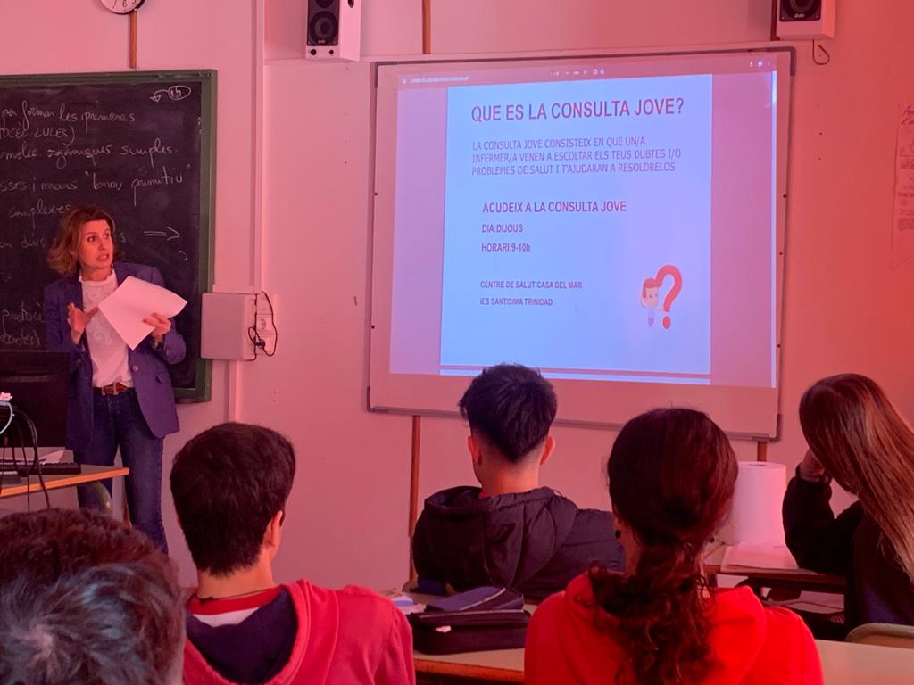 CSCASADELMAR's tweet photo. Buenos días...otro día más trabajando con nuestra comunidad....hoy presentando el proyecto Consulta Jove en otro de nuestros centros educativos. Gracias a tod@s por vuestra colaboración #consultajove #apmallorca https://t.co/0fO5fFiUlK