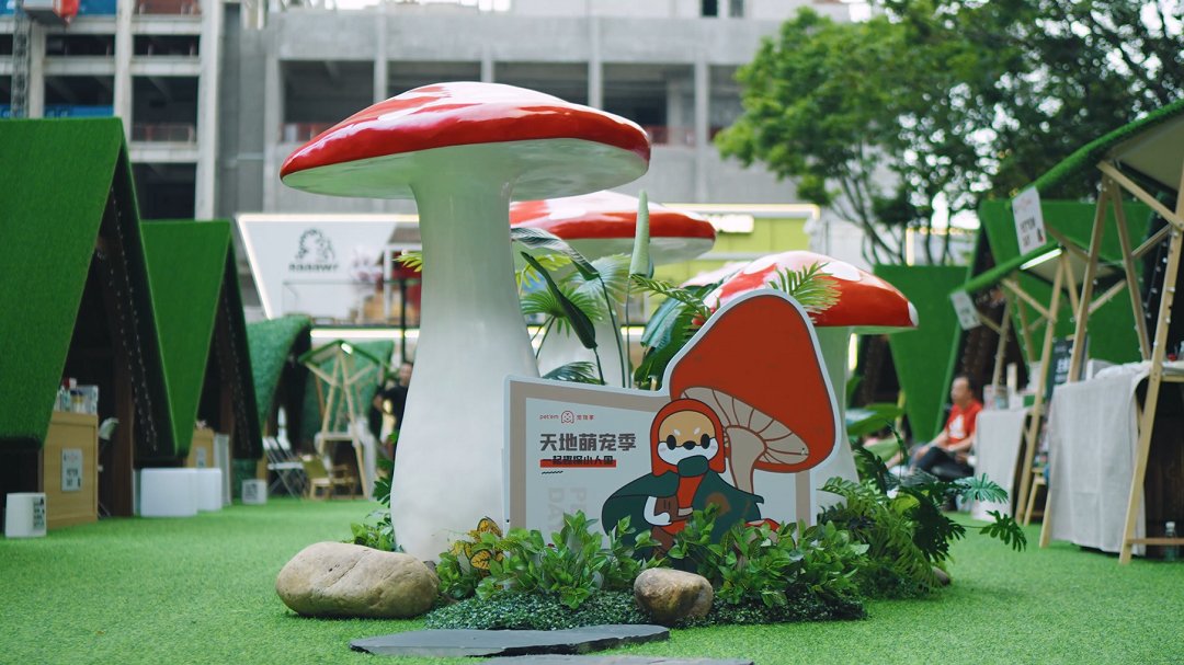 NancyinNanshan's tweet photo. π’πΎIt was amazing to see cute furry animals playing in such wonderland filled with "mushroom forests", #Hobbit cabins and cozy swings. All were specially designed for pets and their owners to have a great time.πππ·ππ» #TheMixcWorld #TrendyNanshan #hobbithouse #catlovers https://t.co/jHfWNKzNCI