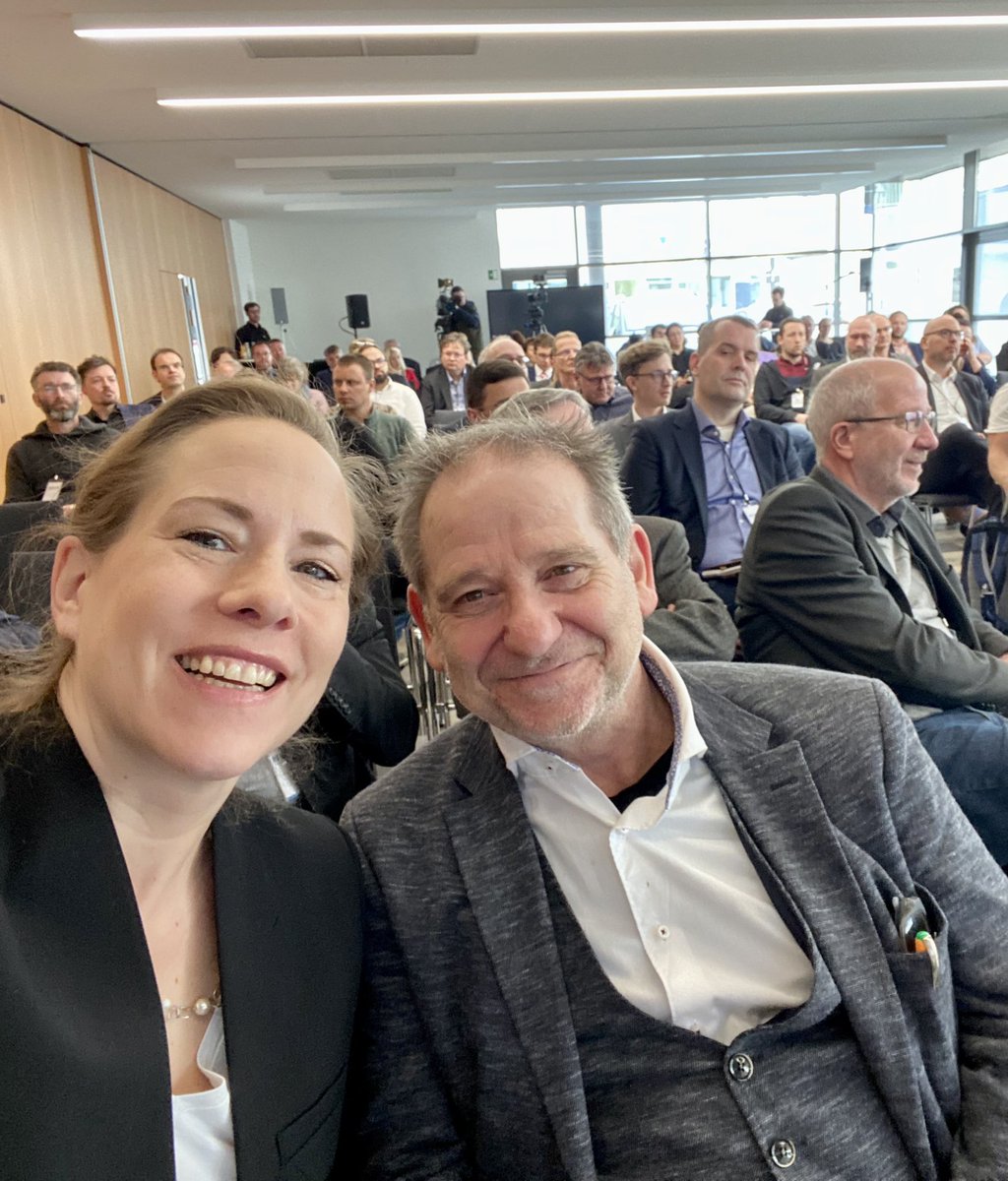 bnw_ev's tweet photo. 🤩 Heute auf der #REKON der @ThEGA_news &amp; @UmweltTH 

„Müll ist ein Denkfehler. Müll ist ein Designfehler“ 

so Minister #Stengele in der Begrüßung. Unsere GF @KatharinaREU wird gleich in ihrer Keynote zu #Ressourceneffizienz und der Anwendung in Unternehmen sprechen. @aufbaubank https://t.co/kBbyePvVvW