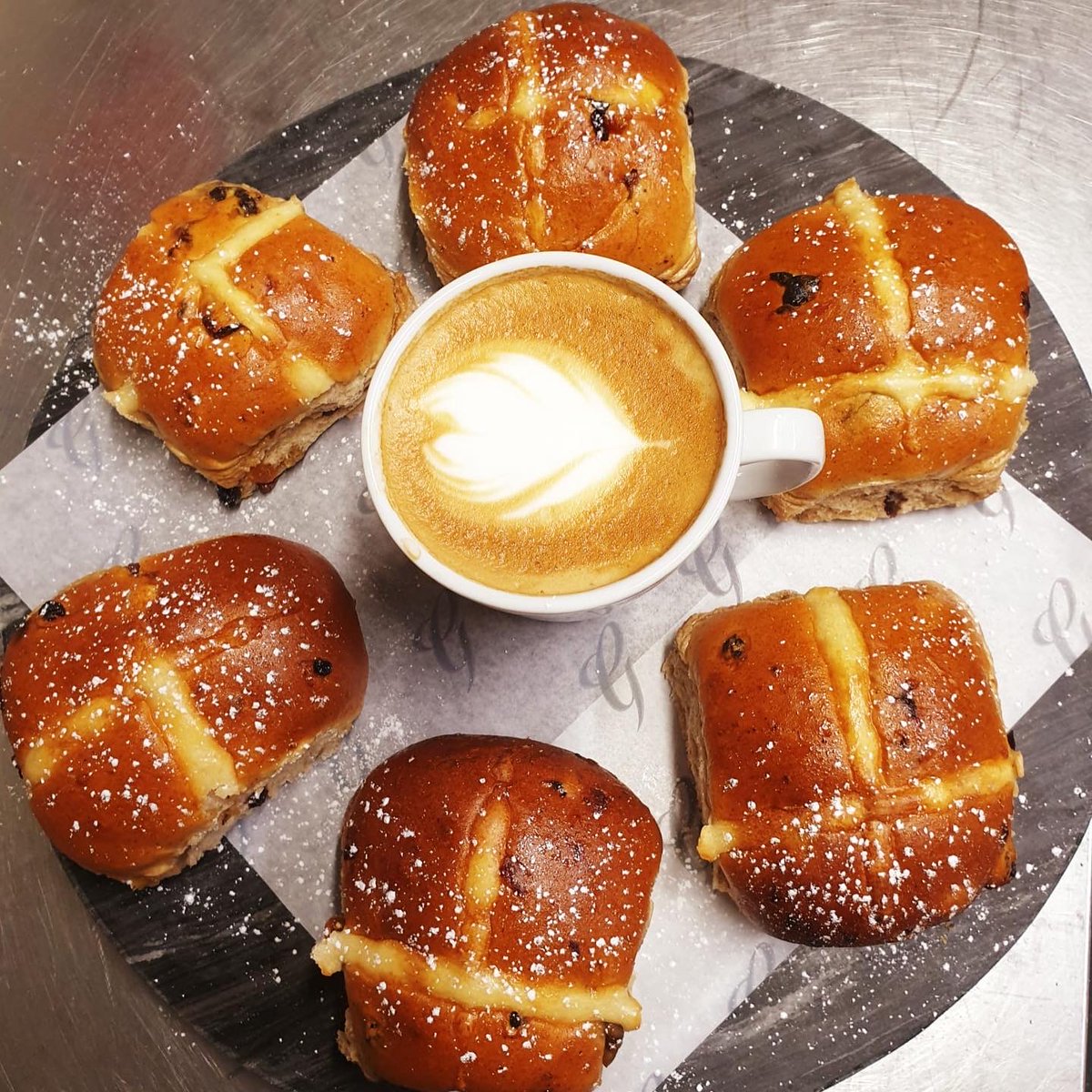 It's nearly Easter which means loads of chocolate and of course hot cross bun! Do you eat yours toasted or untoasted with butter? 

#easter #hotcrossbun #uniofgreenwich #greenwichuni #greenwich #graysons #/graysonsvenue #breakfast #easterfood #buns #cafe #coffee