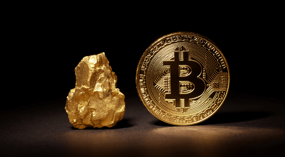 Curtis_Many's tweet photo. The #gold price is surging again, following the  #SVBCollapse, as investors seek safe-haven #assets. 
But how does gold compare with #Bitcoin in terms of investment? 
Let's dive into some key points 🧵: https://t.co/ETVPXngVpY