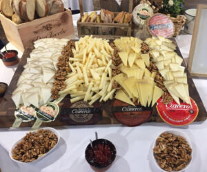 quesocameros's tweet photo. El nuevo #post de Cultura del Queso nos trae algunas propuestas... ¡Para ser unos anfitriones de lujo!
👇
https://t.co/yYw3Djt8vG
#CulturaDelQueso #QuesoLosCameros #TapasConQueso #GastronomyLovers #CheeseLovers #MeEncantaElQueso #blog https://t.co/54ujyvOHZ2