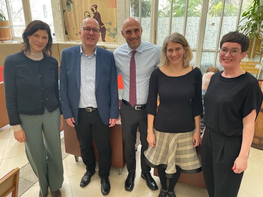 Was ist das Geheimnis von Israels #Hightech- &amp; #Startup-Wunder?

#Innovation-Experte, Autor &amp; Entrepreneur Avi Jorisch sprach dazu in Wien u.a. mit NR-Abgeordneten im <a href="/OeParl/">Parlament Österreich</a>, Experten des @BMKlimaschutz, bei @weXelerate und <a href="/wu_vienna/">WU Vienna</a>. 

Ein breites Feld für 🇮🇱🇦🇹 Zusammenarbeit!