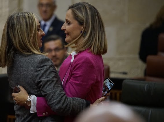 MaribelHOvera's tweet photo. Con este abrazo le daba las GRACIAS a nuestra Consejera @marifrangr por su compromiso firme con la autovía del Almanzora y con un gran número de proyectos de la provincia de #Almería.

Ahora Granada te necesita y sin duda serás una magnífica alcaldesa !!! https://t.co/XcwGud7L9V