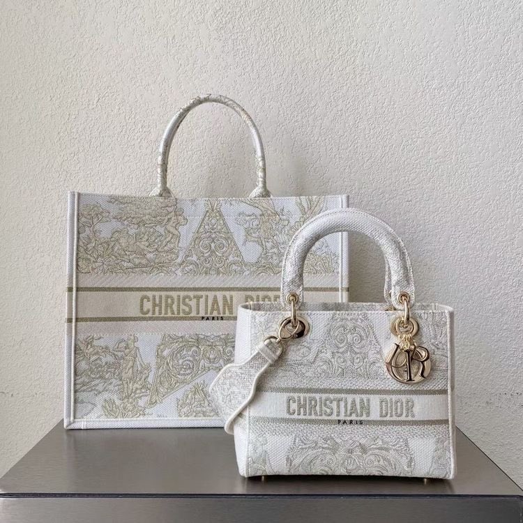 bottegalolita's tweet photo. Dior bags https://t.co/fQnXEYZUsG