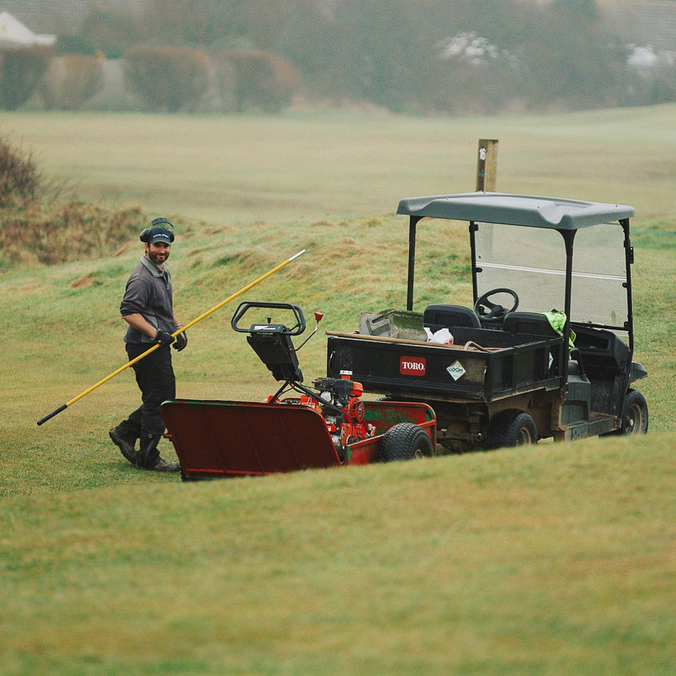 BurnhamBerrow's tweet photo. It’s all smiles this morning despite the slightly gloomy weather.💫

#greenkeeping #greenkeeperlife #golfcoursemaintenance #turfmanagement #turftoday #linksgolf #top100golfcourses #burnhamonsea https://t.co/290IxCJaCk