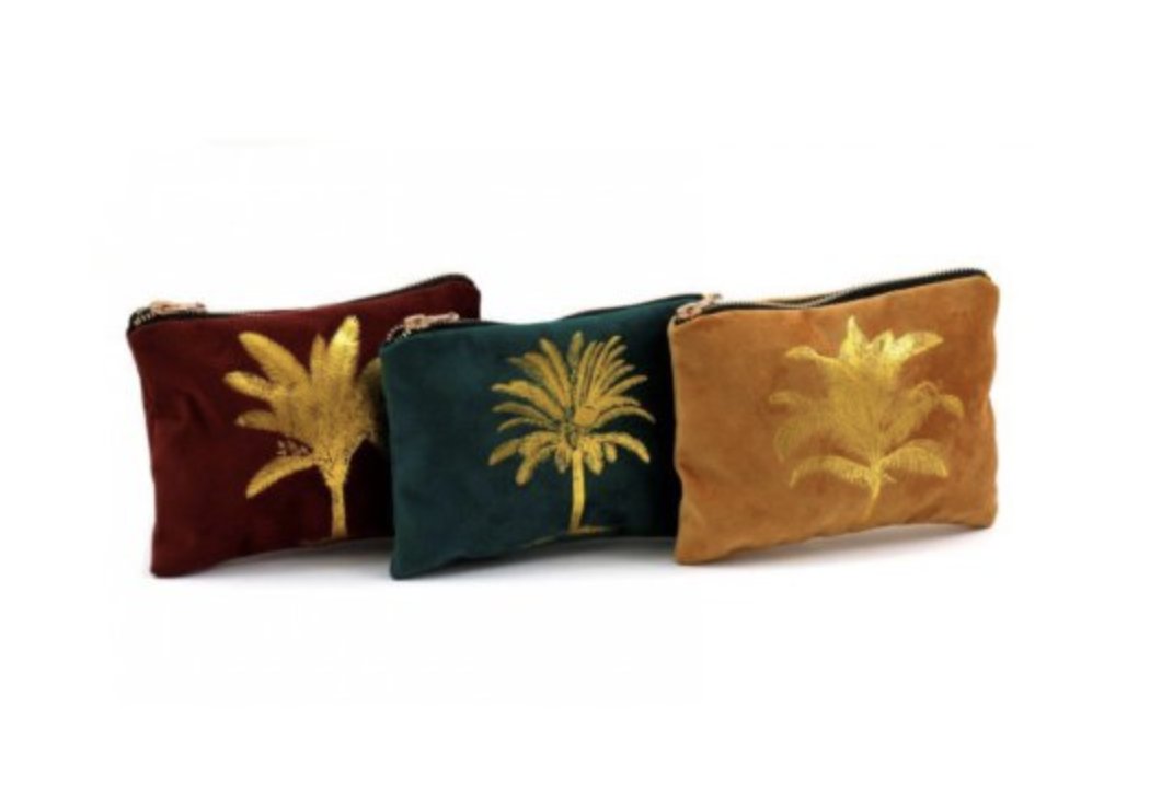 HoppingDogCards's tweet photo. Just landed our velvet feel Gold Feathers luxury make up bags!  #touchofglamour

https://t.co/2IxKZyjTO6 https://t.co/fxLsJpgecX