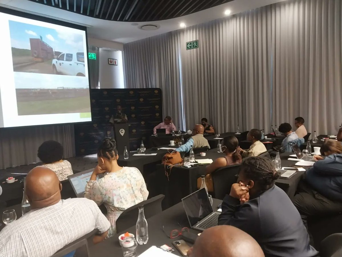 DOAgov_ZA's tweet photo. The Portfolio Committee on Agriculture, Land Reform and Rural Development is on a three-day oversight visit in Mpumalanga. 

They will be visiting projects that were funded by the Presidential Employment Stimulus (PES) around Baberton, Hayziview and Thulamahashe. @GCISMedia https://t.co/NuWaClJVzS