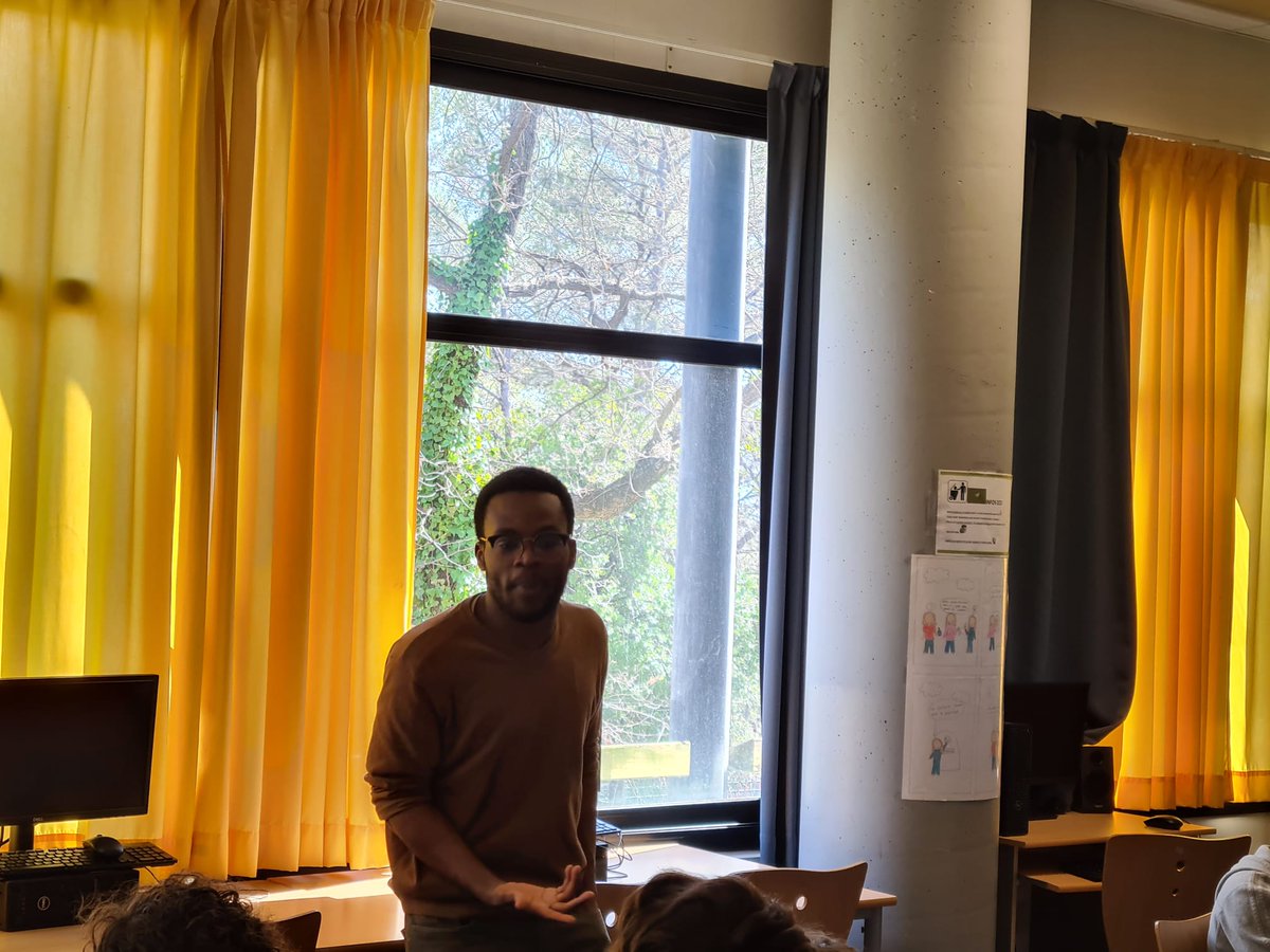 ❤️❤️Dans le cadre du parcours éducatif de santé, les élèves de 4e ont appris à  "dire l’amour autrement" avec l'association  #Cidisol et les slameurs #Mesko et #Djoliba. Un 🙏grand merci à eux pour leur intervention!!