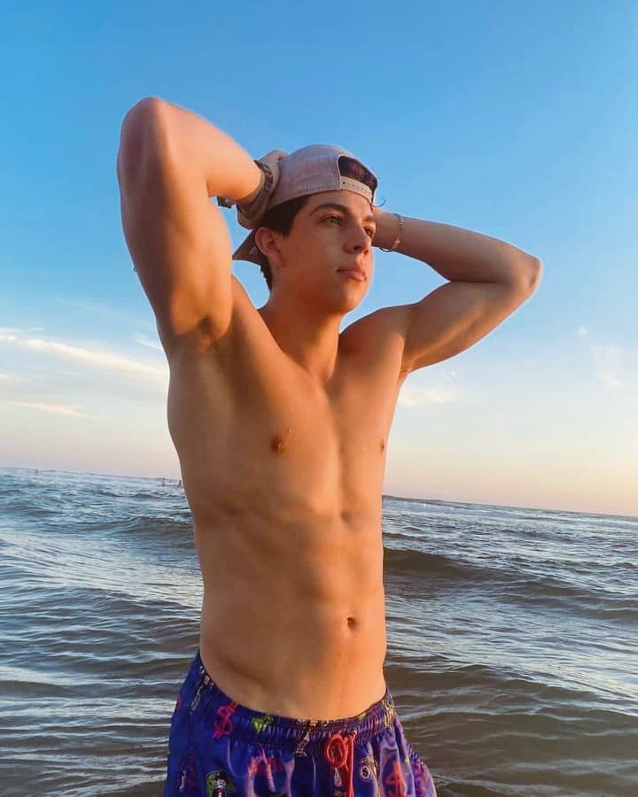 mx_axilas's tweet photo. #Axilas rasuradas del actor Robin Vega 🤤😏🤤 #armpitsgay https://t.co/OyNF8dCtyV