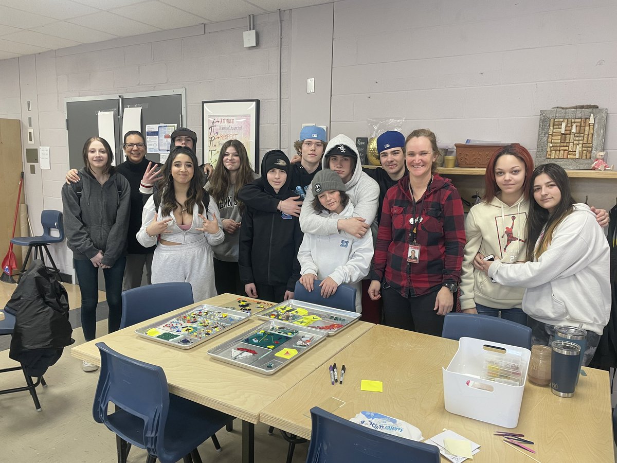 This fabulous group from Five Bridges! Thanks for coming and creating! 🙌@FiveBridgesJrHi @HRCE_NS #ThanksToYouHalifax #fusedglass