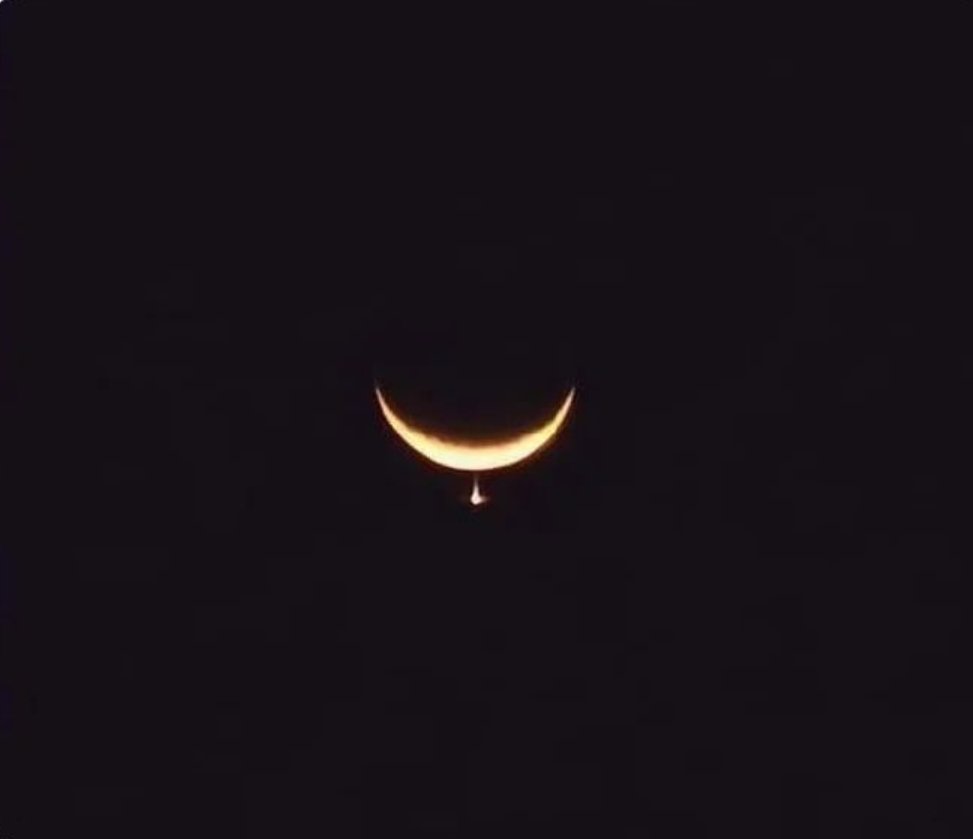 patel_uddin's tweet photo. Tonight's Moon (ب) 🥺❤️🫰 https://t.co/AnEdJjOAjn