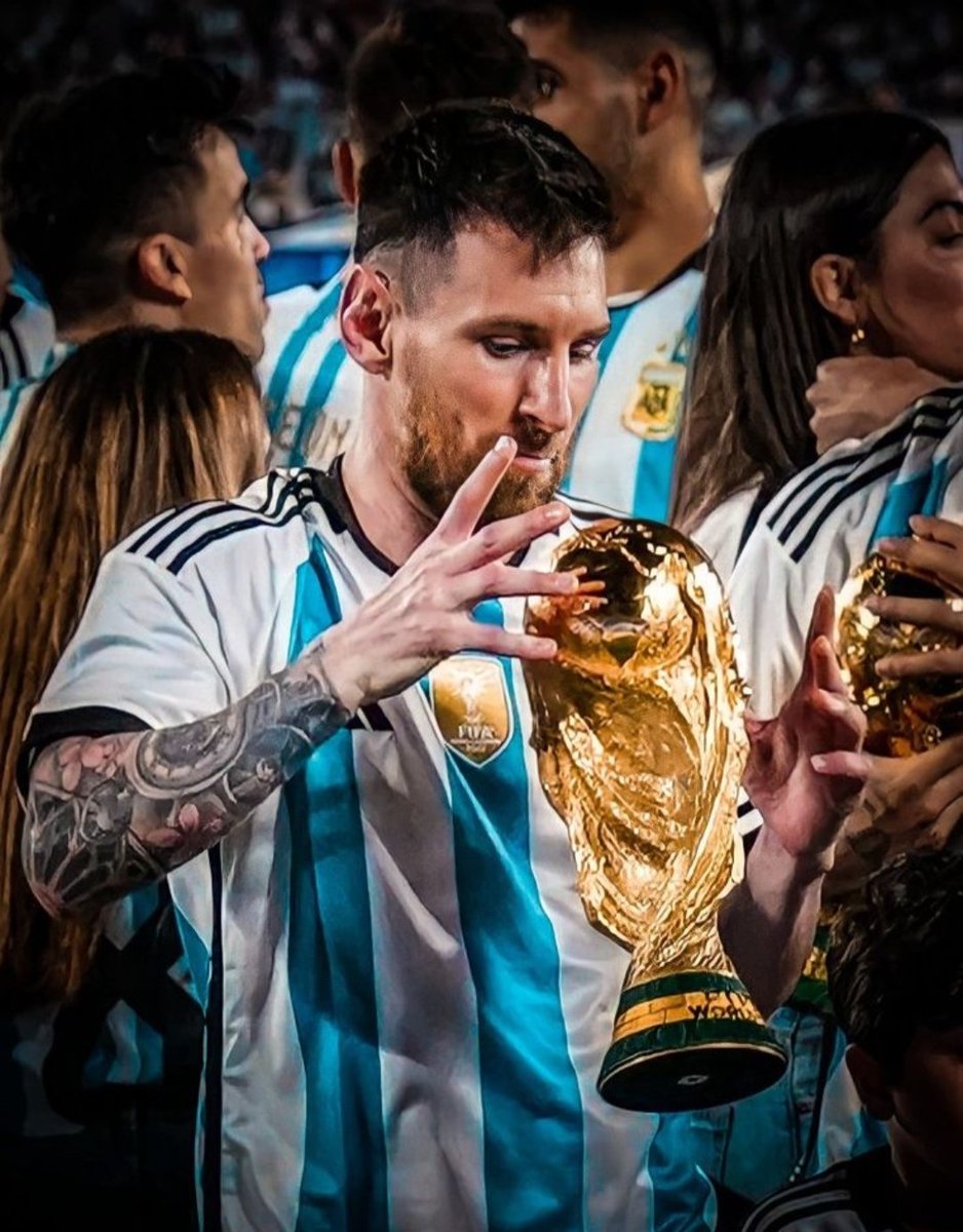 LM10🐐🩷✨ tweet media