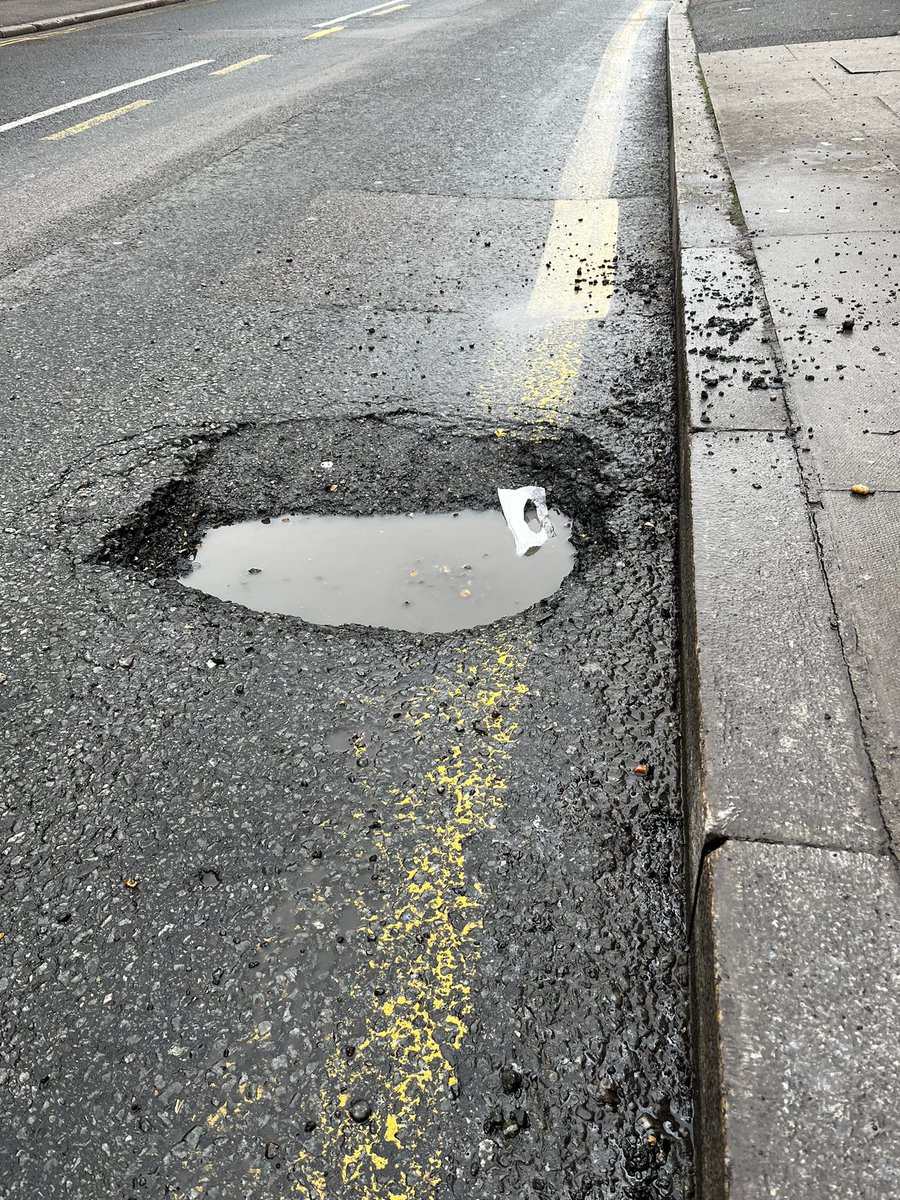 #albionrd #newingtongreen @IslingtonBC one of many dangerous #potholes on Albionrd please fix asap