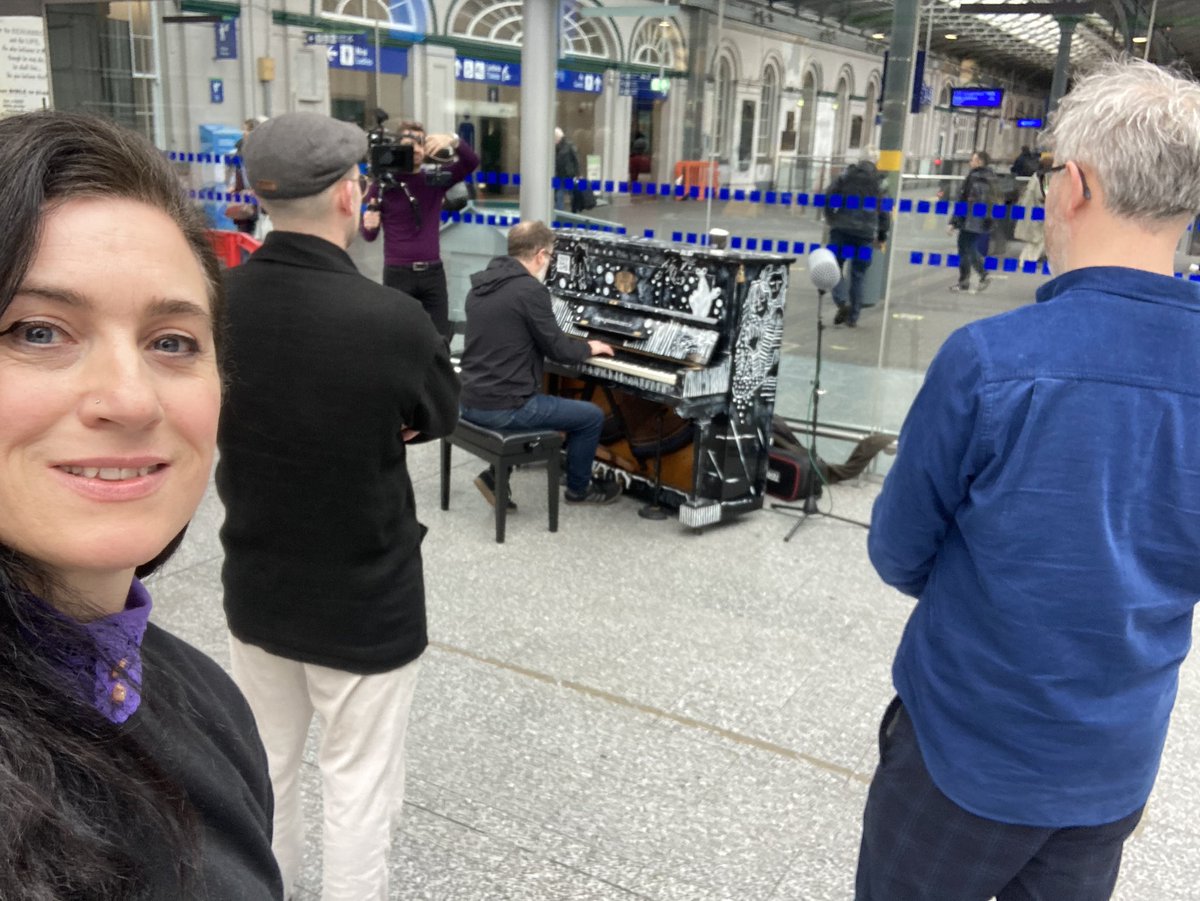 Warming up for piano shenanigans @irishrail with @B_K_Pepper @briancrosbyx1 & @DanGota @pianodayofficial 🖤🤍 Hastags #PearsePiano #HeustonPiano and #musiccantakeyouanywhere #pianoday2023