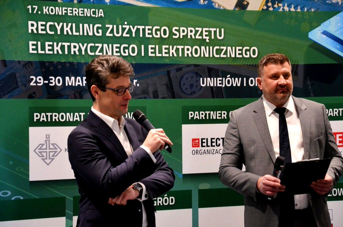 applia_pl's tweet photo. - #BDO miało wprowadzić transparentność rynku #zsee a tymczasem jest jeszcze gorzej, od lat nie ma żadnych danych o rynku, czyli ile zbiera i orzetwarza się w Polsce, to skandal, mówił @KoneckiWojciech CEO @applia_pl podczas 17.Konferencji zużytego sprzętu. @PL_GIOS @MKiS_GOV_PL https://t.co/1pVJHJ9Pka