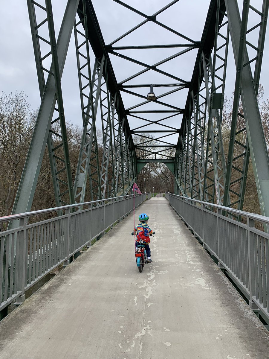 Ganz viele Liebe für den Zweijährigen, der seinen Weg jetzt alleine fährt. 🥰