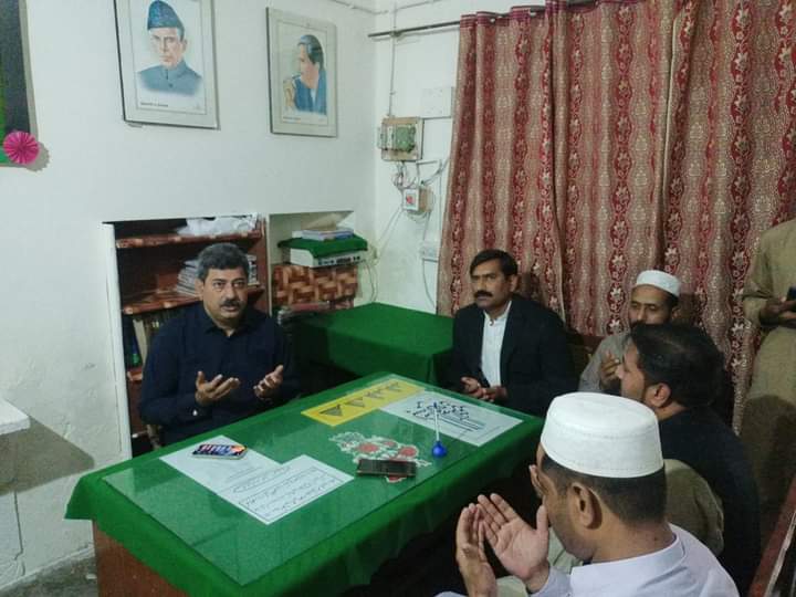 yijazy1's tweet photo. پی پی 112 حسن پورہ گلی نمبر 10
راشد جٹ کے والد صاحب کی وفات پر فاتحہ خوانی میں رانا علی عباس خاں صاحب کی شرکت ۔ ۔
حلقہ کی تعمیر و ترقی پر تبادلہ خیال
#TeamRAA
#TeamPP112
#NA101 #PMLN @CiaykhO https://t.co/wZgkt9oe2e