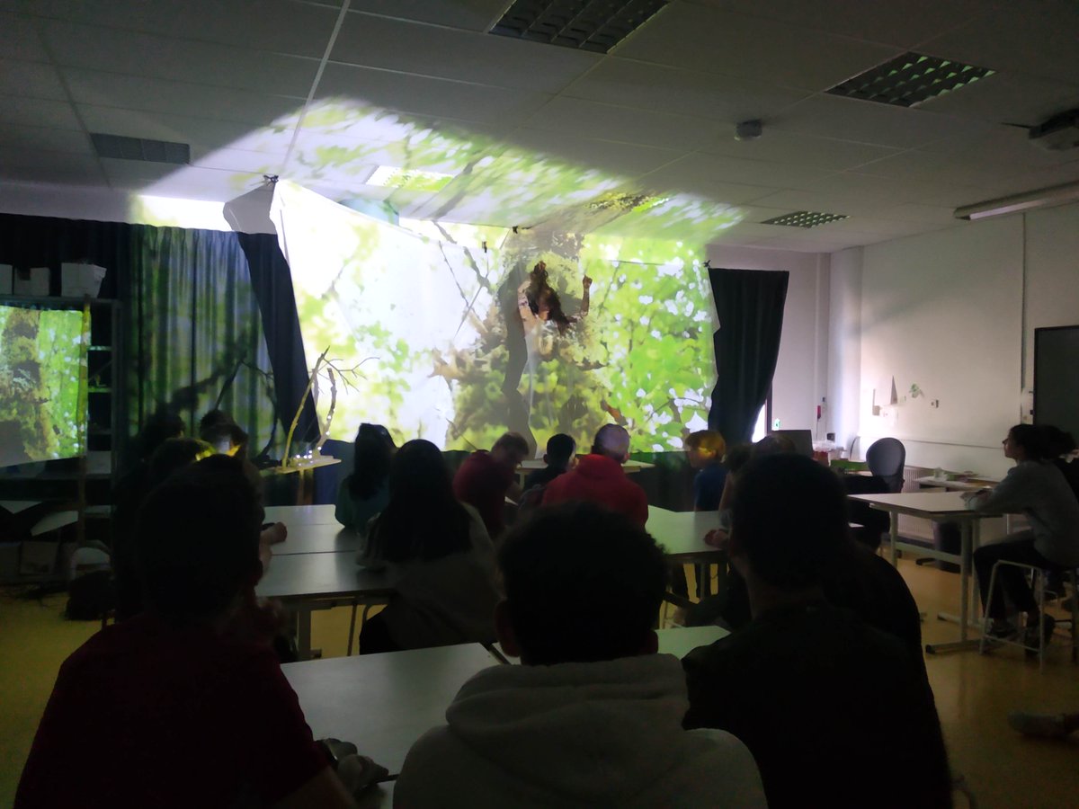 🌱🎸💃Dans le cadre du #peac, les élèves de 4e ont assisté  au spectacle #LesPetitesGraines: écologie, danse, musique, pratique et rencontre avec des artistes. Un 🙏 grand merci à la Cie Reveida #DelphinePouilly et #BenoîtBerrou pour cette belle découverte!!!
