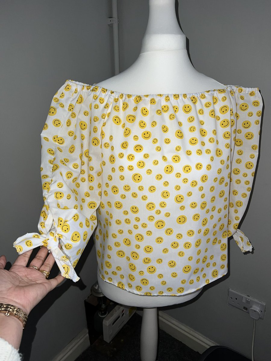 TuktaTaylor's tweet photo. After I join sewing class this is what I made 🥰🥰🥰 #sewingprojects #sewingbeginner #Enjoy #summertop https://t.co/4Mq9DCjAdV
