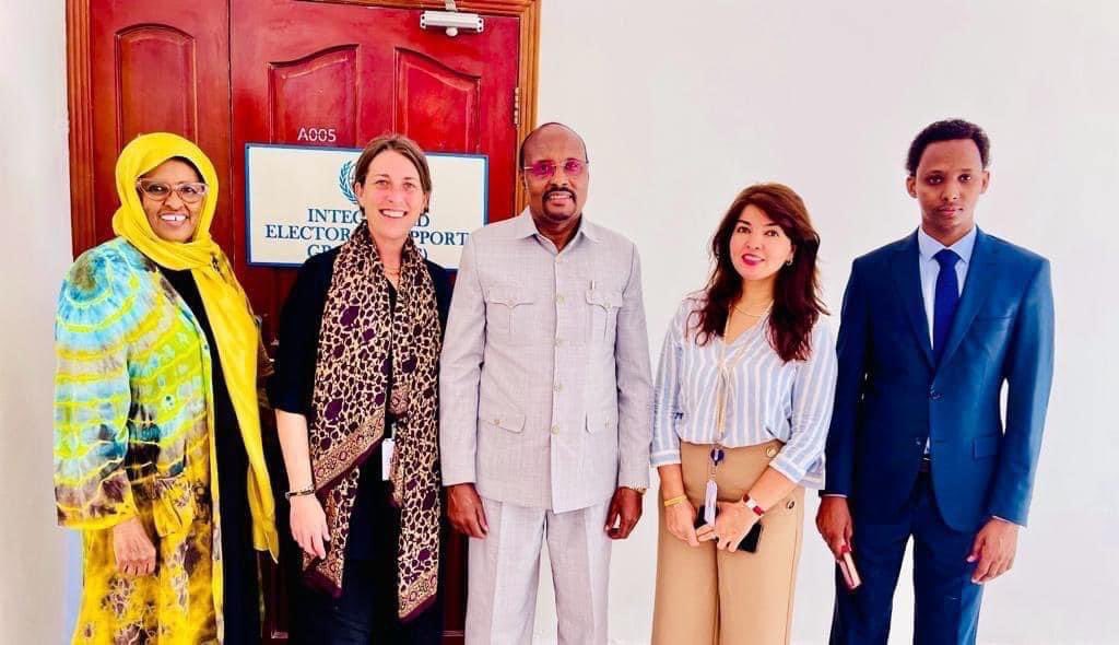Galmudug Parliament Speaker Dr. Mohamed Nur Gagal, accompanied by the Galmudug Independent Electoral Commission Chairperson Ms. Halimo Ismail Ibrahim, held a fruitful meeting with the United Nations IESG Organization for Electoral Support.