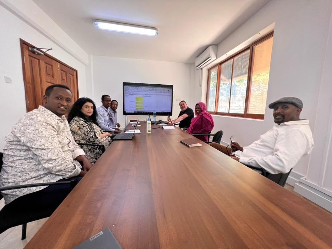 The Chairman of the Galmudug Independent Electoral Commission Mrs. Halima Ismail Ibrahim together with members of the Galmudug Independent Electoral Commission held an important meeting with the United Nations Integrated Electoral Support Groups (IESG).