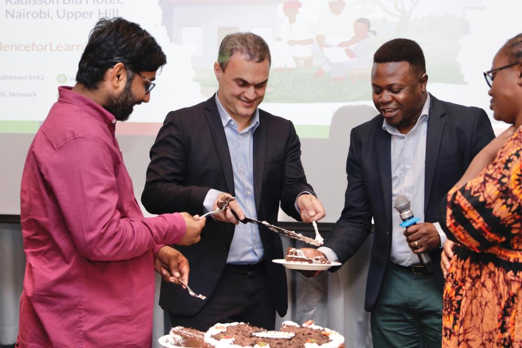 Amid discussions on #FLN, the participants at #PolicyDialogue on #EvidenceForLearning joined in the birthday celebrations of @ManosAntoninis! On behalf of #PALNetwork, we thank you for spending your special day with us and are grateful for the insights you've shared with us.
