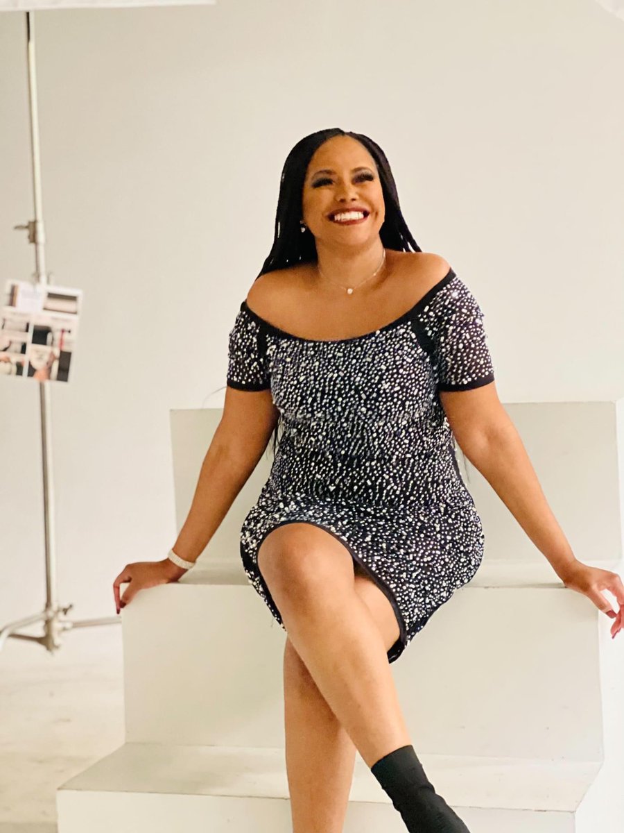 Shavannahspeaks's tweet photo. --> You feel it, don't you? The power of the having a Story that SELLS and the impact it can have in your coaching/consulting Business is priceless🖤 https://t.co/872WbVI3a8