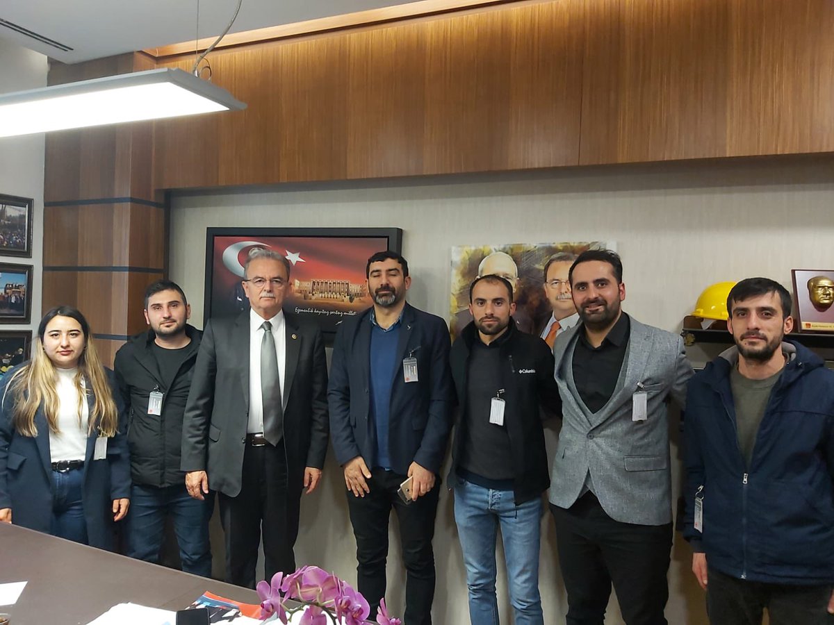 Ya bu bölümü kapatın ya da bize istihdam sağlayın”
Ulaştırma ve Trafik Teknikerkerleri diyor ki;
“14 yılda  10.000 mezunumuz var.Bölüm açıldığından bu yana sadece 480 kişilik alım yapıldı.Mesleğimiz gereği atama yapılıp sahada olmak istiyoruz”
<a href="/UABakanligi/">T.C. Ulaştırma ve Altyapı Bakanlığı</a> 
#trafikteknikeriatama