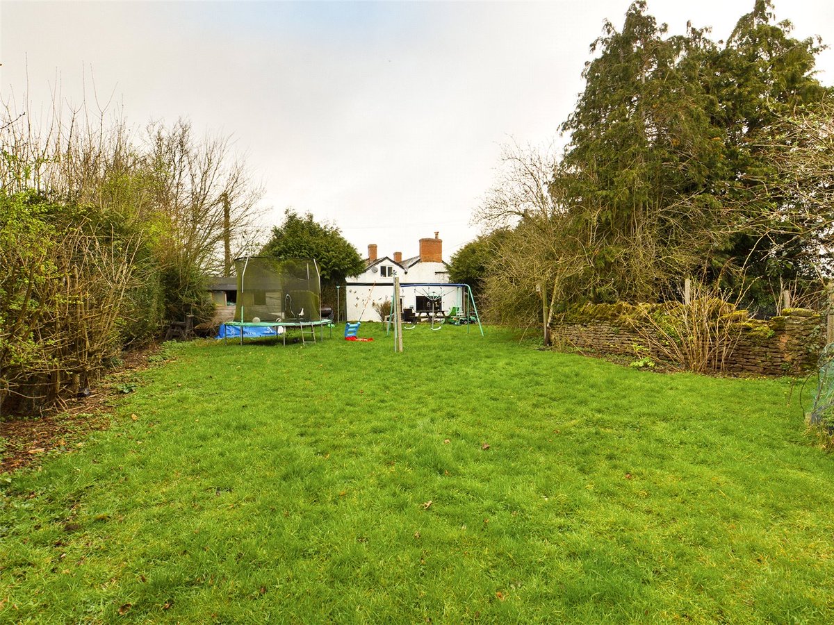 A three double bedroom detached cottage requiring updating. Benefitting three reception room, kitchen/diner, utility room, gardens and off road parking. Viewing highly recommended.

ow.ly/WK3T50NuBgj