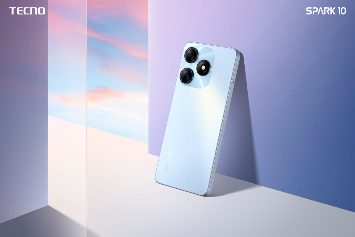 tecnomobile's tweet image. Lost in the energy vibe that comes with #SPARK10&apos;s shiny futuristic design. 💙🖤🤍

#TECNO #SPARK10 #GlowAsYouAre