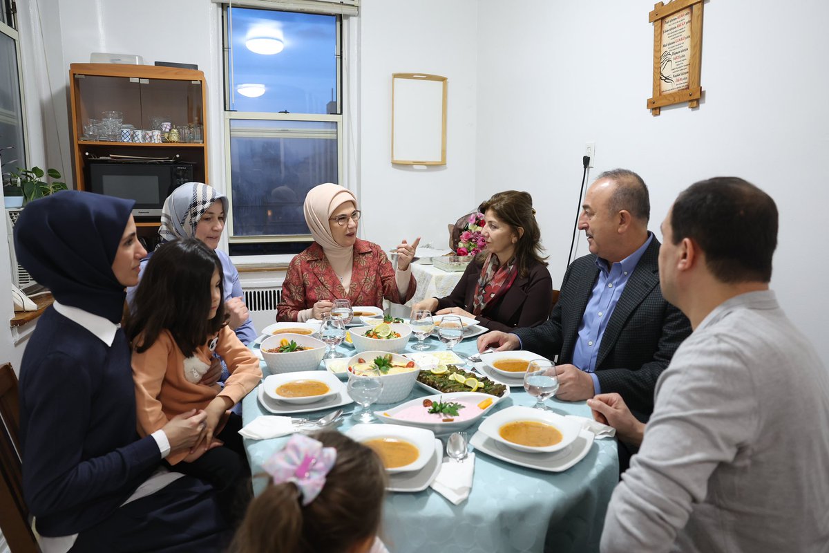 EmineErdogan tweet picture