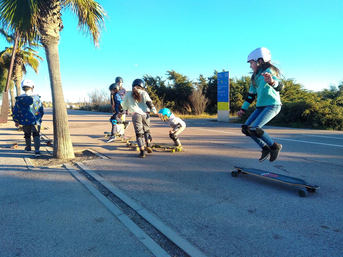 Nuestros alumnos disfrutando de las extraescolares de skate en Gavà. Recordad que estamos todos los martes! 🤙🛹

Our students enjoying the extracurricular skateboarding in Gavà. Remember that we are here every Tuesday! 🤙🛹

#haciaelsup #skatebarcelona #Gava #castelldefels