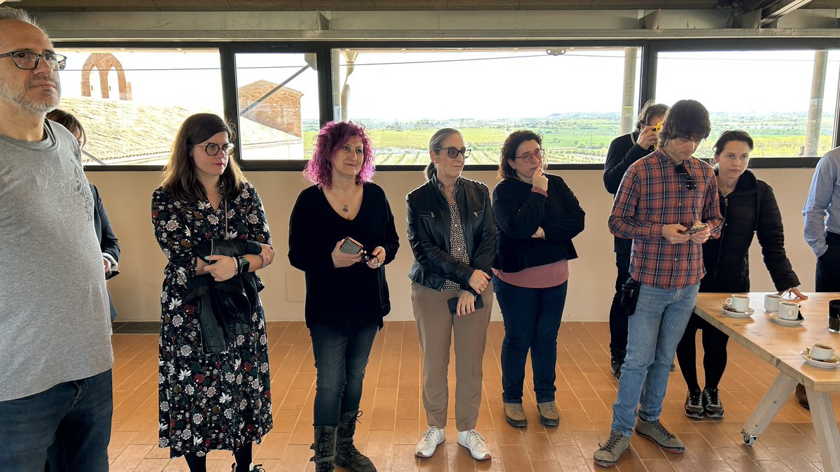 ComarquesPonent's tweet photo. Visita dels periodistes lleidatans a la finca Mas de Colom -Casa Borges- reserva de la biodiversitat agrária @Borges_es #MasdeColom #biodiversitat #sostenibilitat https://t.co/7TPbdy3Z2A