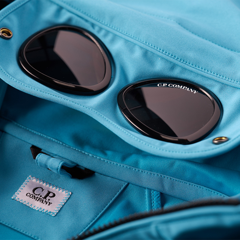 VanMildert's tweet photo. Iconic outerwear collections from C.P. Company, click to shop the latest: https://t.co/d4pZBXMxkO https://t.co/eKChrH1ImW