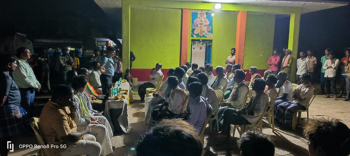 MLNARAYANAIAS's tweet photo. ಹಗರಿಬೊಮ್ಮನಹಳ್ಳಿ ಕ್ಷೇತ್ರದ ಉಲವತ್ತಿ ಗ್ರಾಮಕ್ಕೆ ಭೇಟಿ ನೀಡಿದಾಗ ಸ್ಥಳೀಯರು ಗೌರವ ಸಲ್ಲಿಸಿದರು. ಈ ಸಂದರ್ಭದಲ್ಲಿ ಬಿಜೆಪಿ ಸರ್ಕಾರದ ಯೋಜನೆಗಳನ್ನು ಅವರಿಗೆ ತಿಳಿಸಿ ಚುನಾವಣೆಯಲ್ಲಿ ಪಕ್ಷವನ್ನು ಬೆಂಬಲಿಸುವಂತೆ ಮನವಿ ಮಾಡಲಾಯಿತು.

#karnataka #hagaribommanahalli #bjpkarnataka #bjpyebaravase https://t.co/vxaYUgr7mA