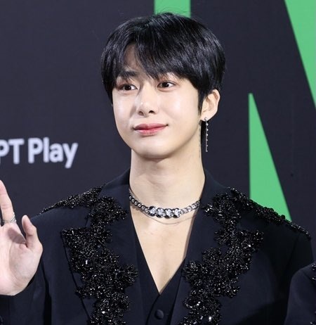 TurtleLoveCat's tweet photo. monsta x go silent for a few days and then suddenly we get hyungwon as inkigayo mc, changkyun duality LP album, minhyuk travel clip and pictures, jooheon selca and kihyun ost in one day- https://t.co/nU46gQwvSJ