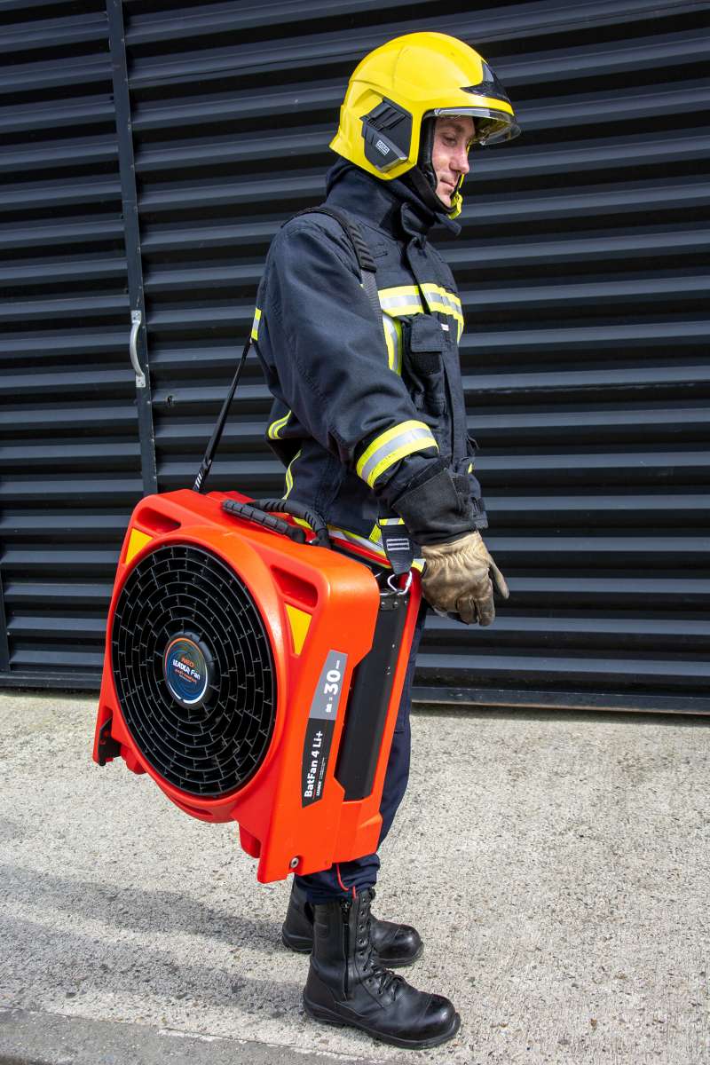 sdis91's tweet photo. Du 20 au 23 mars à l’école départementale des sapeurs-#pompiers, 14 🧑‍🚒 du #sdis91 et 2 du @pompiers24 ont suivi 1 formation de formateurs à la ventilation opérationnelle afin d'étendre les possibilités d’emploi des ventilateurs, notamment en phase d’attaque.
@Prefet91 @CDEssonne https://t.co/awoYh55cGl