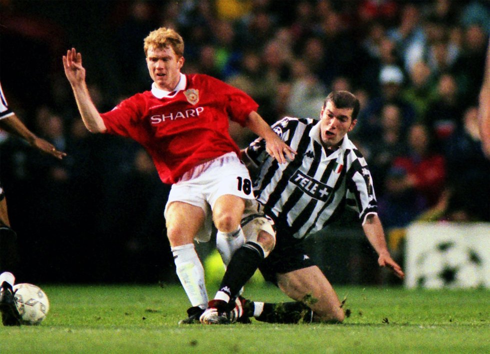 centredevils's tweet photo. 🎙| Zinedine Zidane: “You rarely come across the complete footballer, but Scholes is as close to it as you can get. One of my regrets is that the opportunity to play alongside him never presented itself during my career.”

𝙐𝙣𝙙𝙚𝙧𝙧𝙖𝙩𝙚𝙙…✨ https://t.co/b17aKKeThm