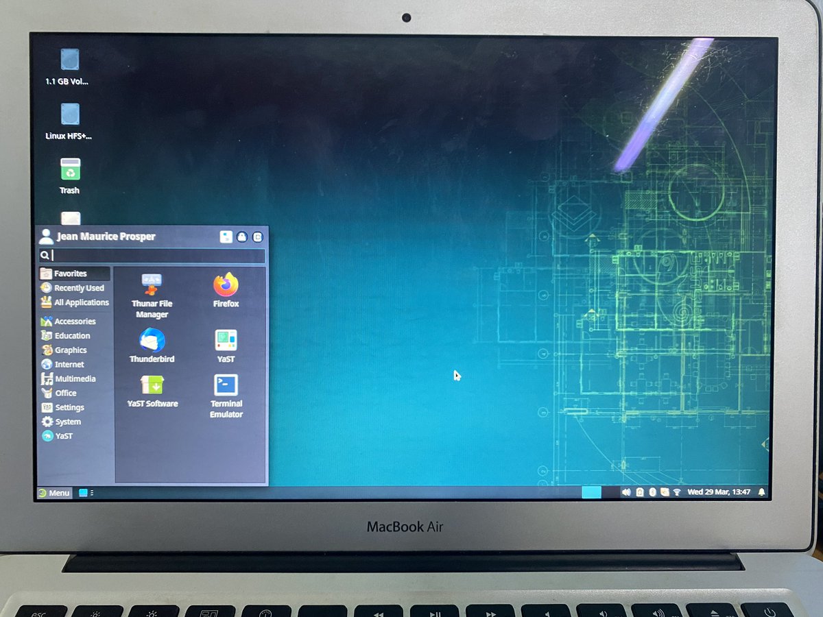 jmmprosper's tweet image. Suse Linux . It’s looks better on the Air 😂 😂  #linux #SuseLinux #suse #airlinux