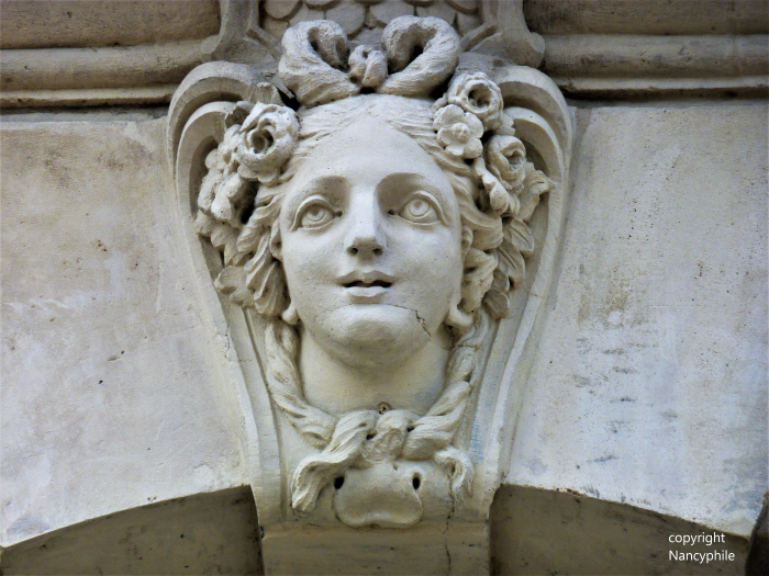 Visages de Nancy. La candeur ? Café restaurant Jean Lamour, Place Stanislas.
nancyphile.com Nancy en un clic