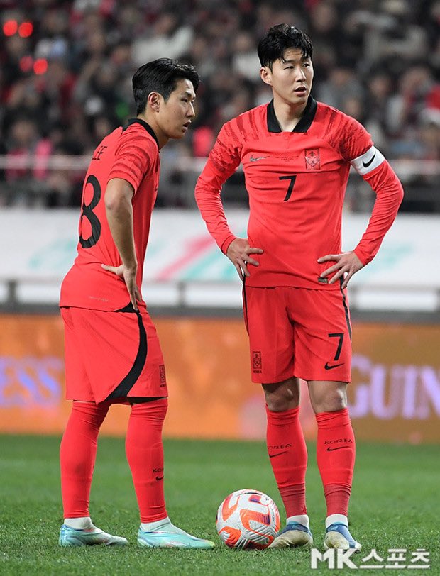 주장 박지성과 막내 손흥민
주장 손흥민과 막내 이강인