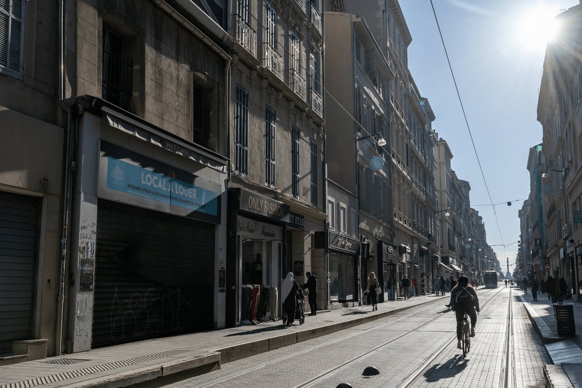 Vous recherchez un local commercial en centre-ville ? Afin de contribuer à l’animation et à la diversification commerciale du secteur, la Ville de Marseille propose à la location deux locaux commerciaux Rue de Rome. Découvrez les conditions à remplir ici👉bit.ly/3Z3KCFF