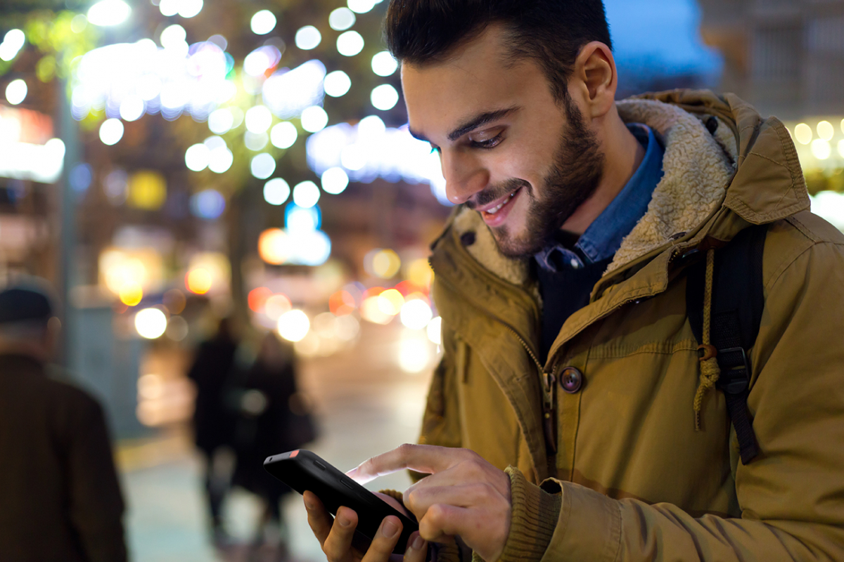 paulrowe99's tweet photo. Don't let your #communication suffer just because your team is on the go. That's why you need a cloud-based, multi-channel communication platform. Spectralink’s #mobility solutions are designed to keep #FrontlineWorkers connected on the go.
 https://t.co/Xntt7bZZpk https://t.co/nWYSWq7KCO