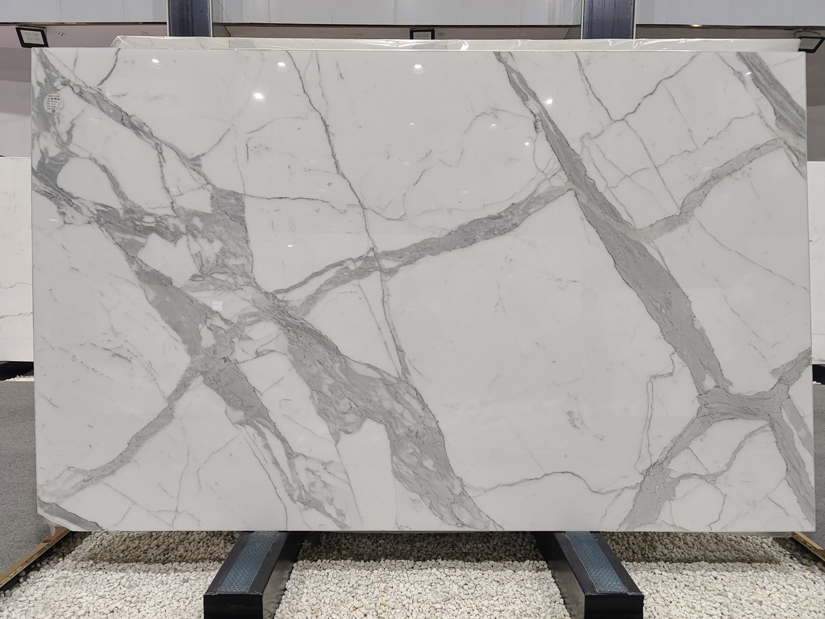 echoqiaoa's tweet photo. Calacatta White Marble 
#marble #slab #countertop #remodeling #kitchendecor #homedecor #homeimprovement #kitchen #homedesign #interiordesign https://t.co/ejpbjm4ejv