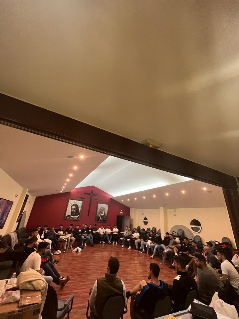 MesaRescate's tweet photo. 🔴 [EGO SVM]

Imágenes de la reunión previa a la salida procesional y copa de hermandad que mantuvimos ayer. 
Signos de la corta espera para caminar bajo el Señor.

Gracias a todos por la asistencia. 

@HdadRescate https://t.co/Ij9uBAd0q5