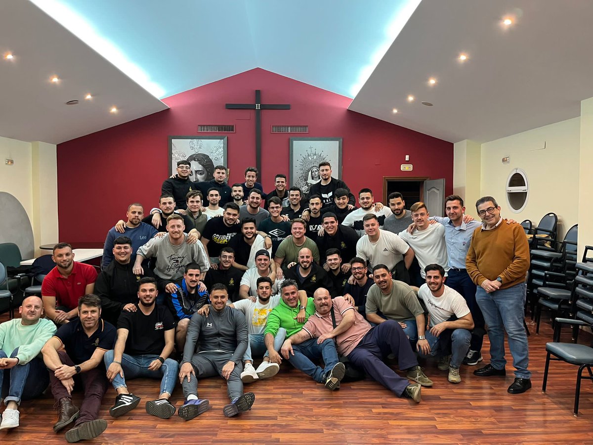 MesaRescate's tweet photo. 🔴 [EGO SVM]

Imágenes de la reunión previa a la salida procesional y copa de hermandad que mantuvimos ayer. 
Signos de la corta espera para caminar bajo el Señor.

Gracias a todos por la asistencia. 

@HdadRescate https://t.co/Ij9uBAd0q5