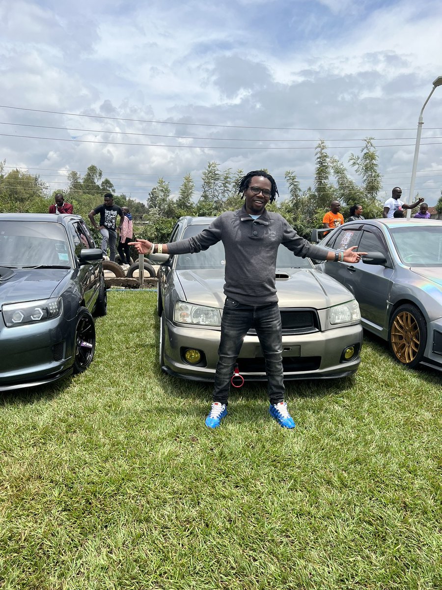 Vickyjr's tweet photo. @SpaceYaMagari For the love of cars.
#UrbanRetro #SpaceYaMagari @Shix_K @Kevoh_254 https://t.co/MkWIyfUmmp